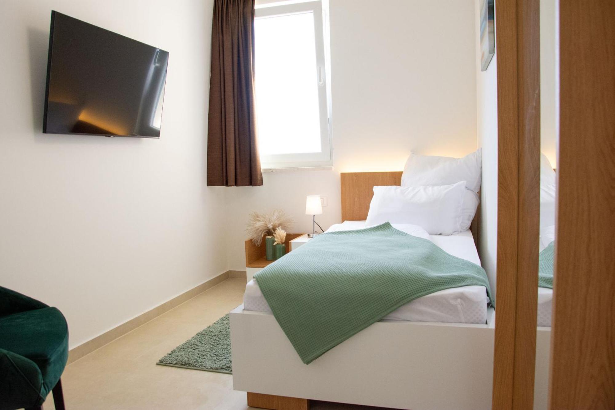 Joell Apartments Lokva Rogoznica Bagian luar foto